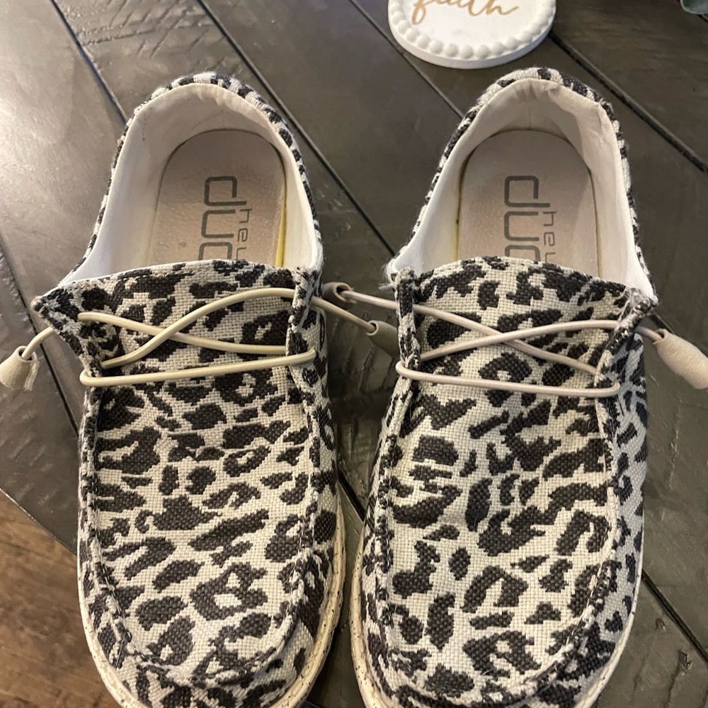 Ladies Wendy Woven Hey Dudes cheetah print. Size 9